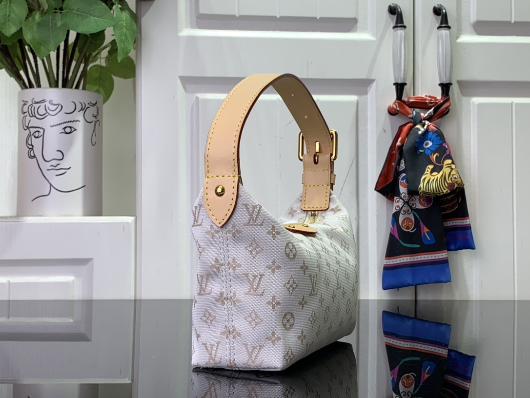 Louis Vuitton Hills Pochette 'White