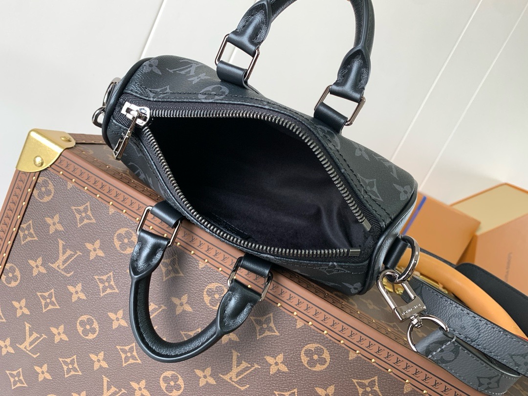 Louis Vuitton Keepall Bandoulière 25 Bag