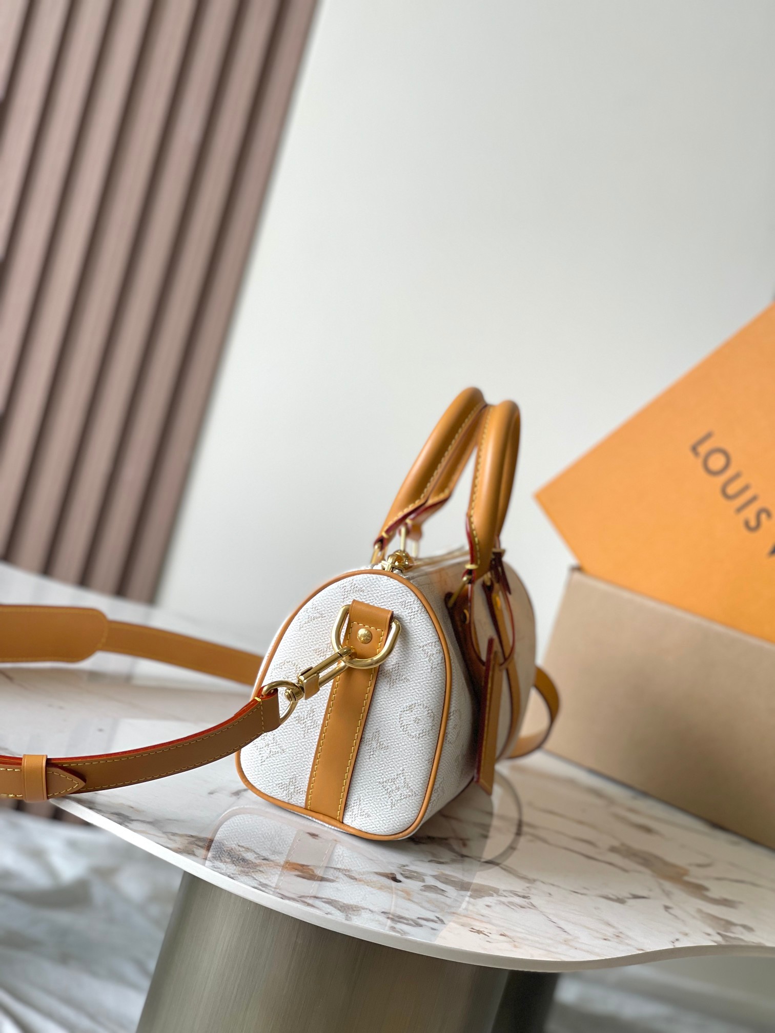 Louis Vuitton Keepall Bandoulière 25 G71 White Bag