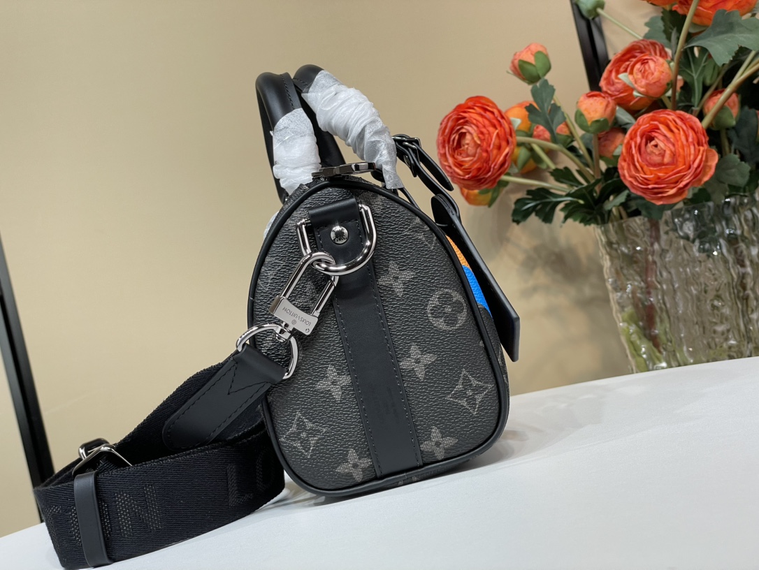 Louis Vuitton Keepall Bandoulière 25 Mon Monogram Monogram Eclipse