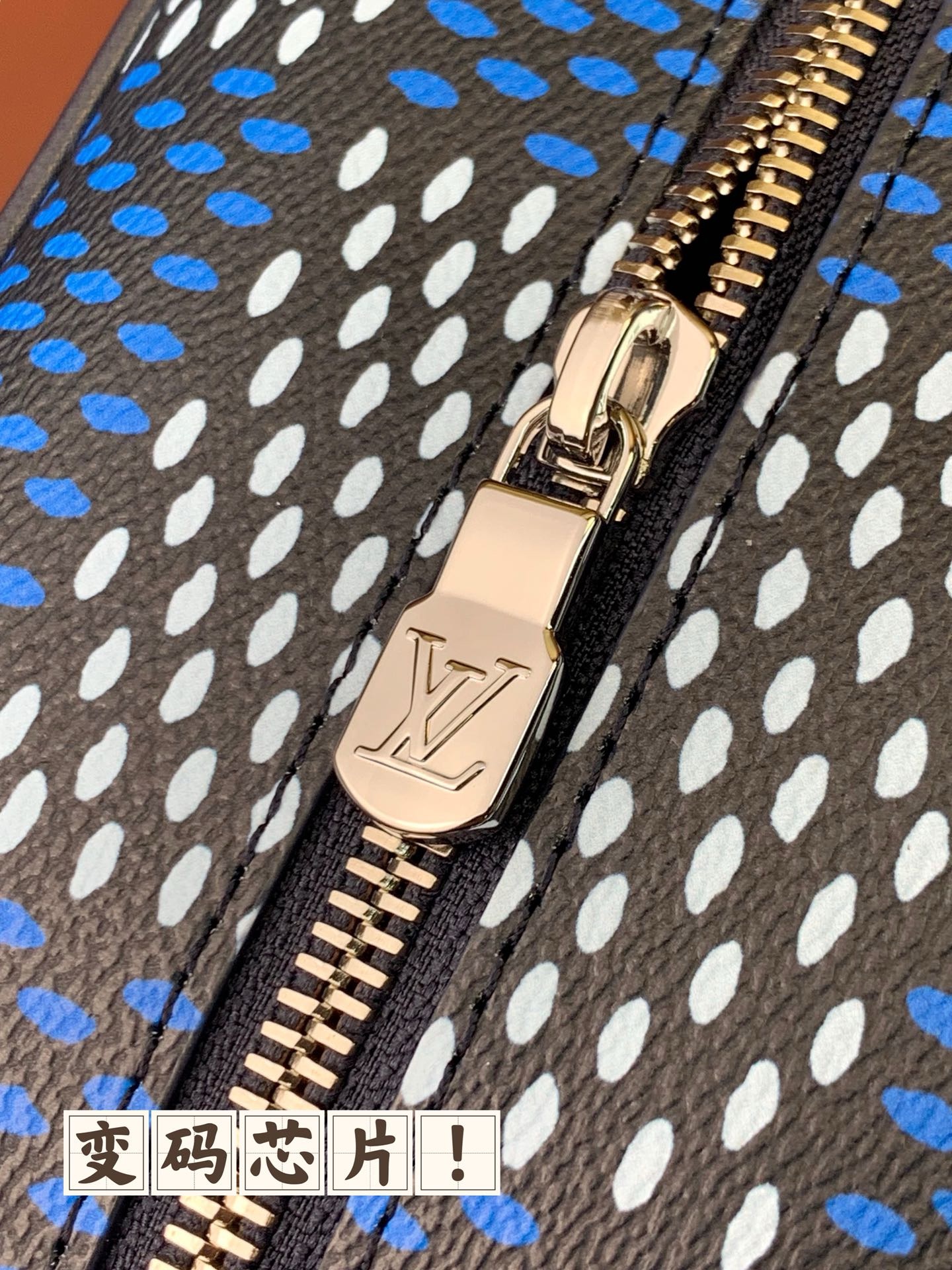 LOUIS VUITTON LOCKER DOPP KIT BAG BLUE DAMIER