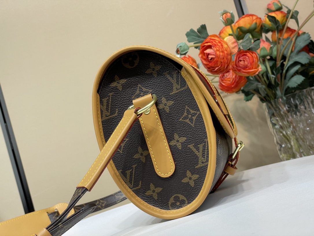 LOUIS VUITTON Logo Marne Shoulder Bag Monogram