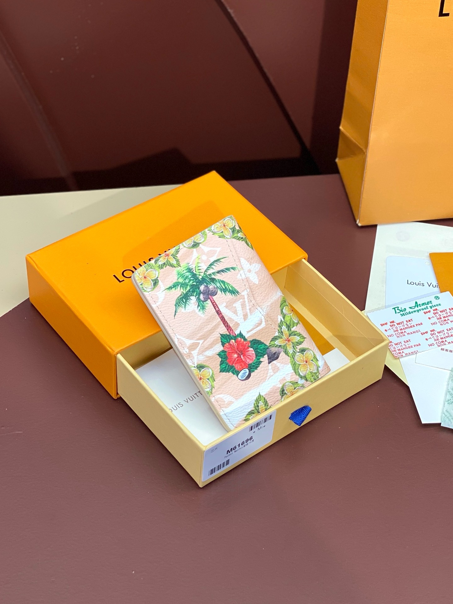 Louis Vuitton Louis Vuitton Hawaii Surf Pocket