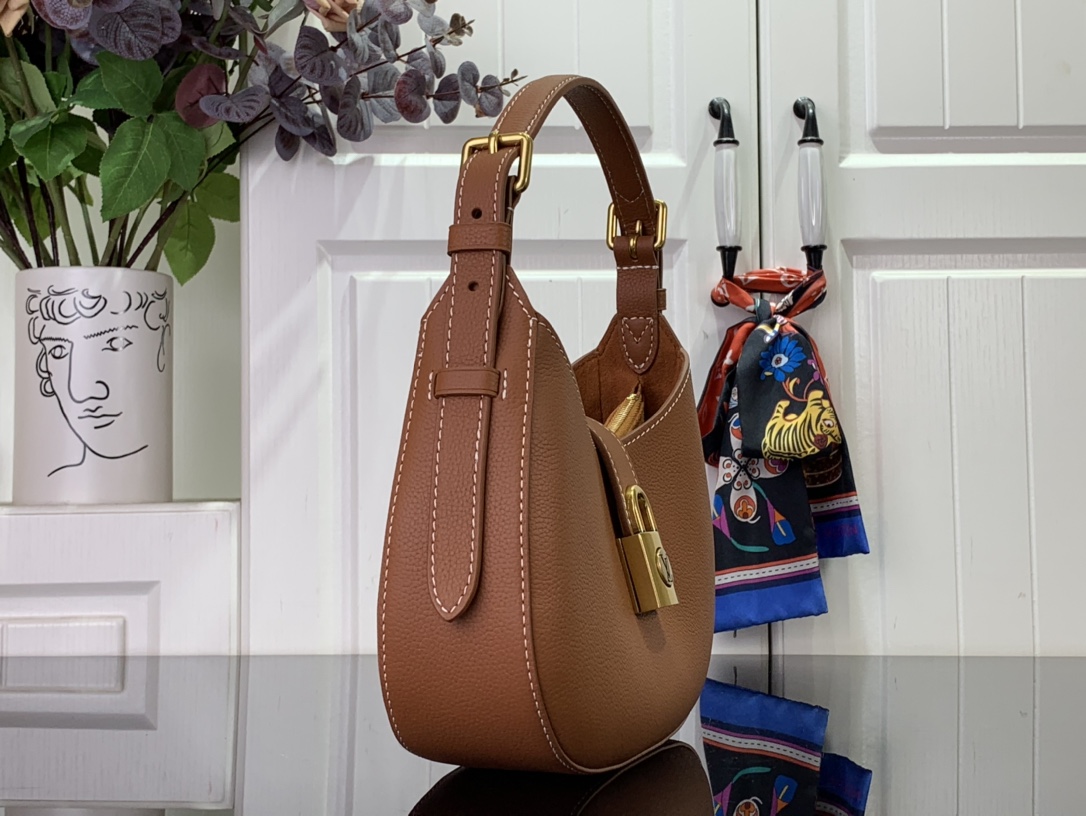 Louis Vuitton Low Key Shoulder Bag Natural Leather 26 cm