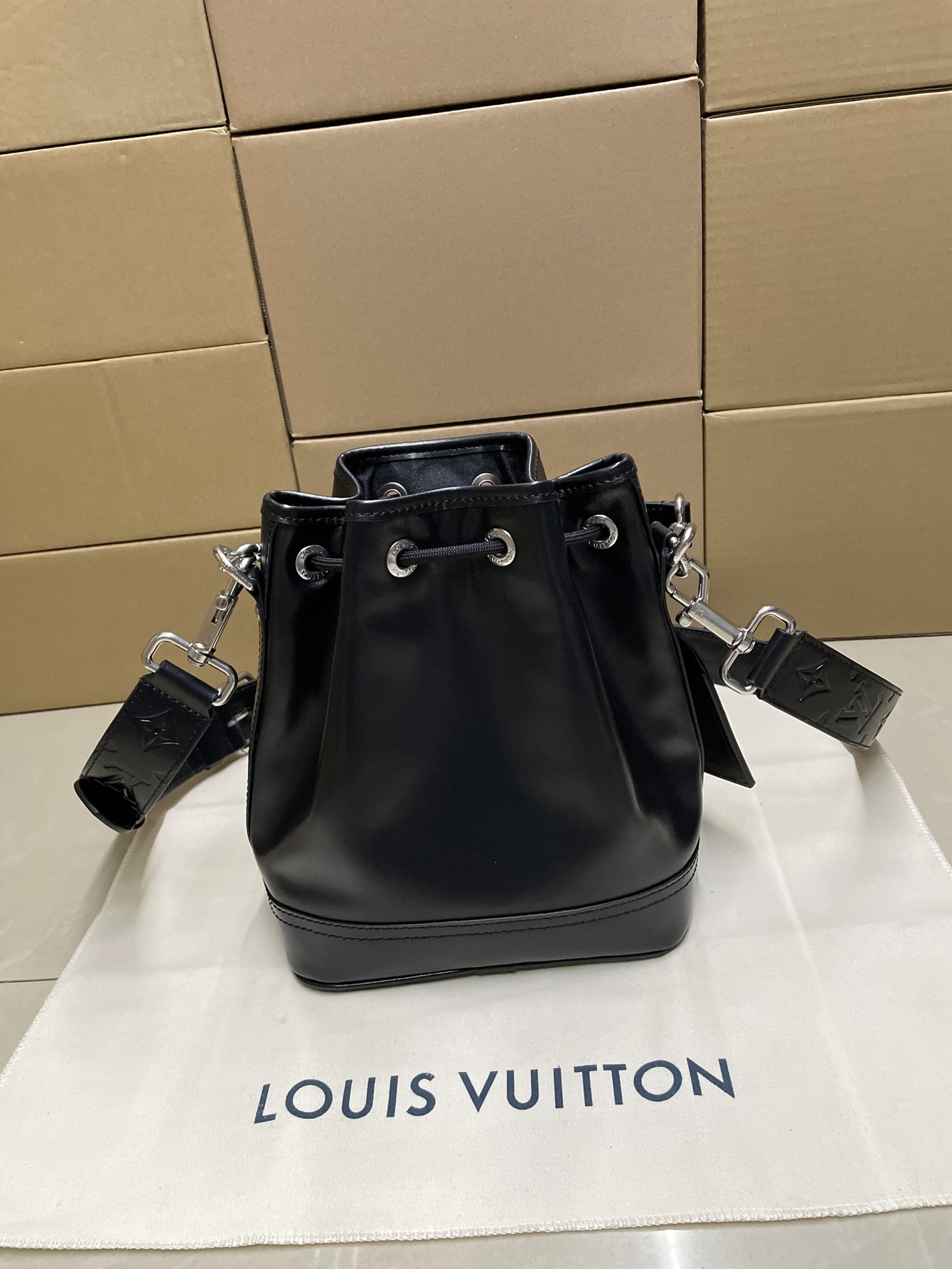 LOUIS VUITTON LV Black Bag Louis Vuitton Noé Cargo Night Black