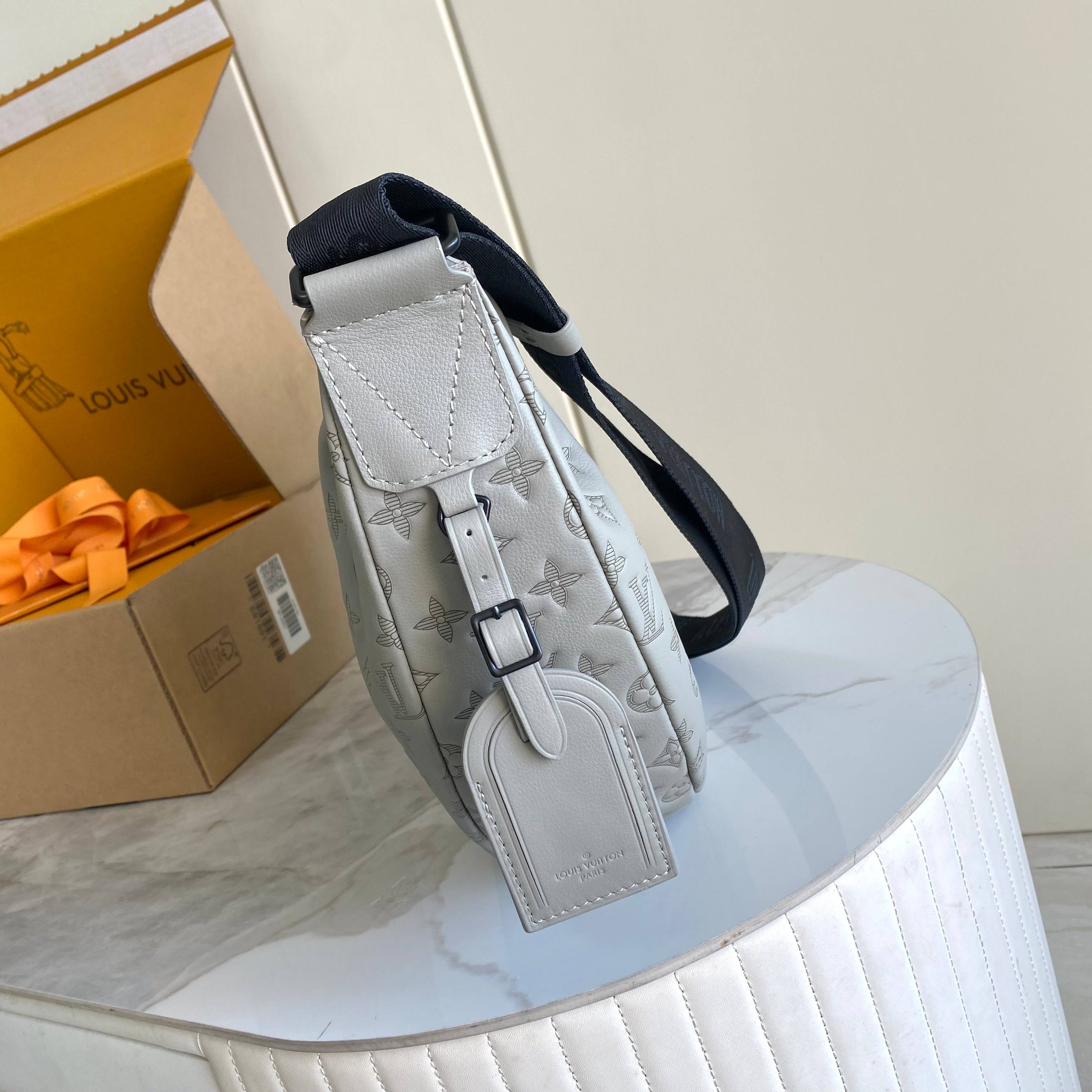 Louis Vuitton LV Discovery Bumbag Louis Vuitton Men's Gray Monogram Heart Bag