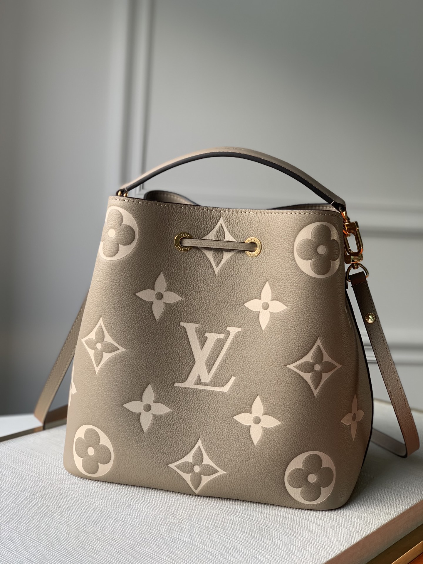 LOUIS VUITTON LV NEONOE NÉONOÉ MM TOURTERELLE