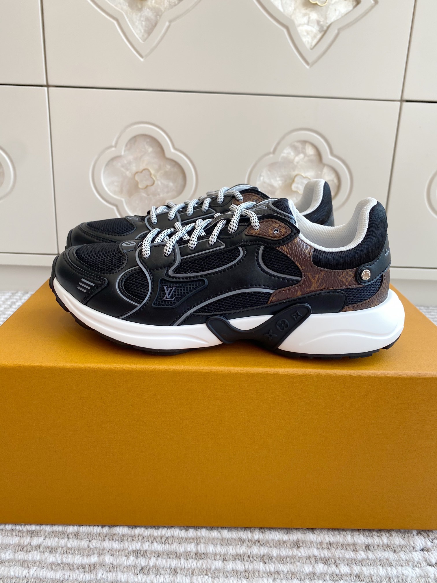 Louis Vuitton LV Olympia WMNS Black / Brown -