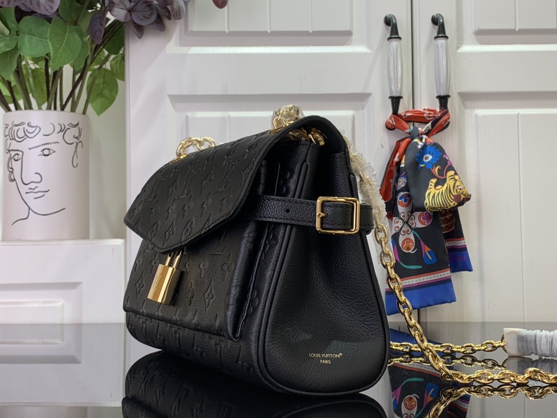 Louis Vuitton LV Pochette Metis: Luxury Monogram Handbag