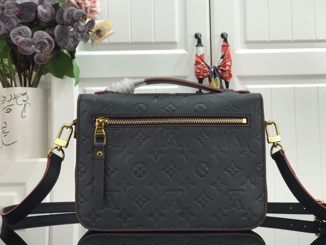 Louis Vuitton LV Pochette Metis: Luxury Monogram Handbag | LOUIS Vuitton