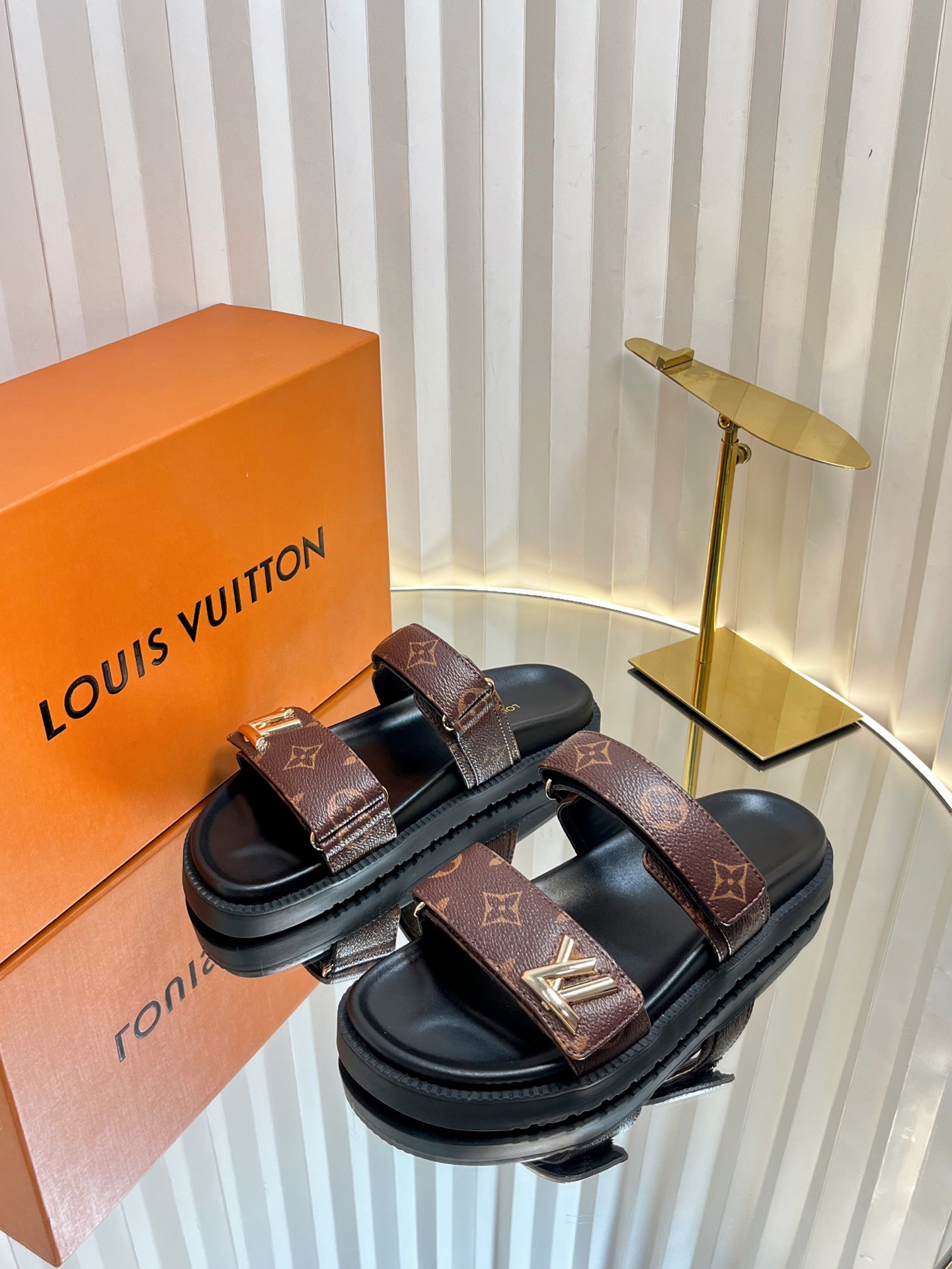 Louis Vuitton LV Sunset Flat Comfort Sandal cacao - Shoes | LOUIS VUITTON