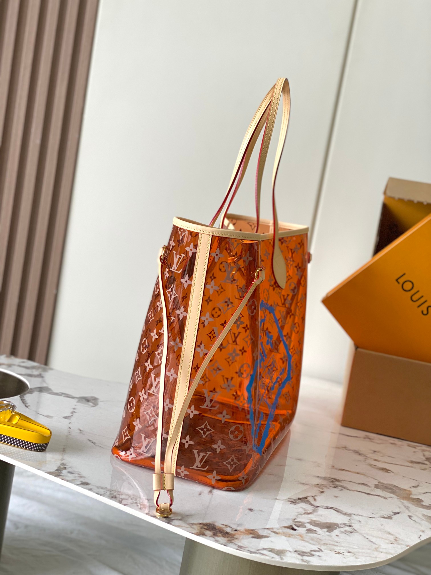 Louis Vuitton M46979 Neverfull Mini Handbag: A Stylish Choice