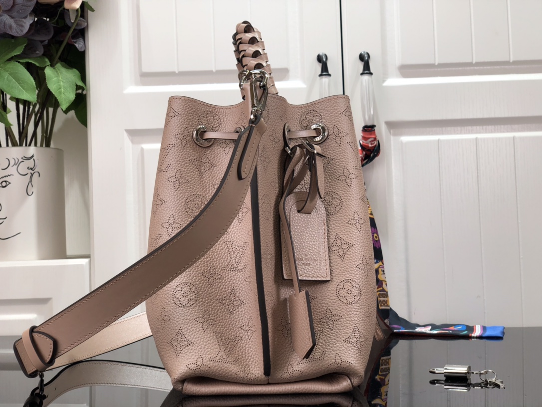 Louis Vuitton M55801 LV Muria bucket bag in Pink Mahina Calf