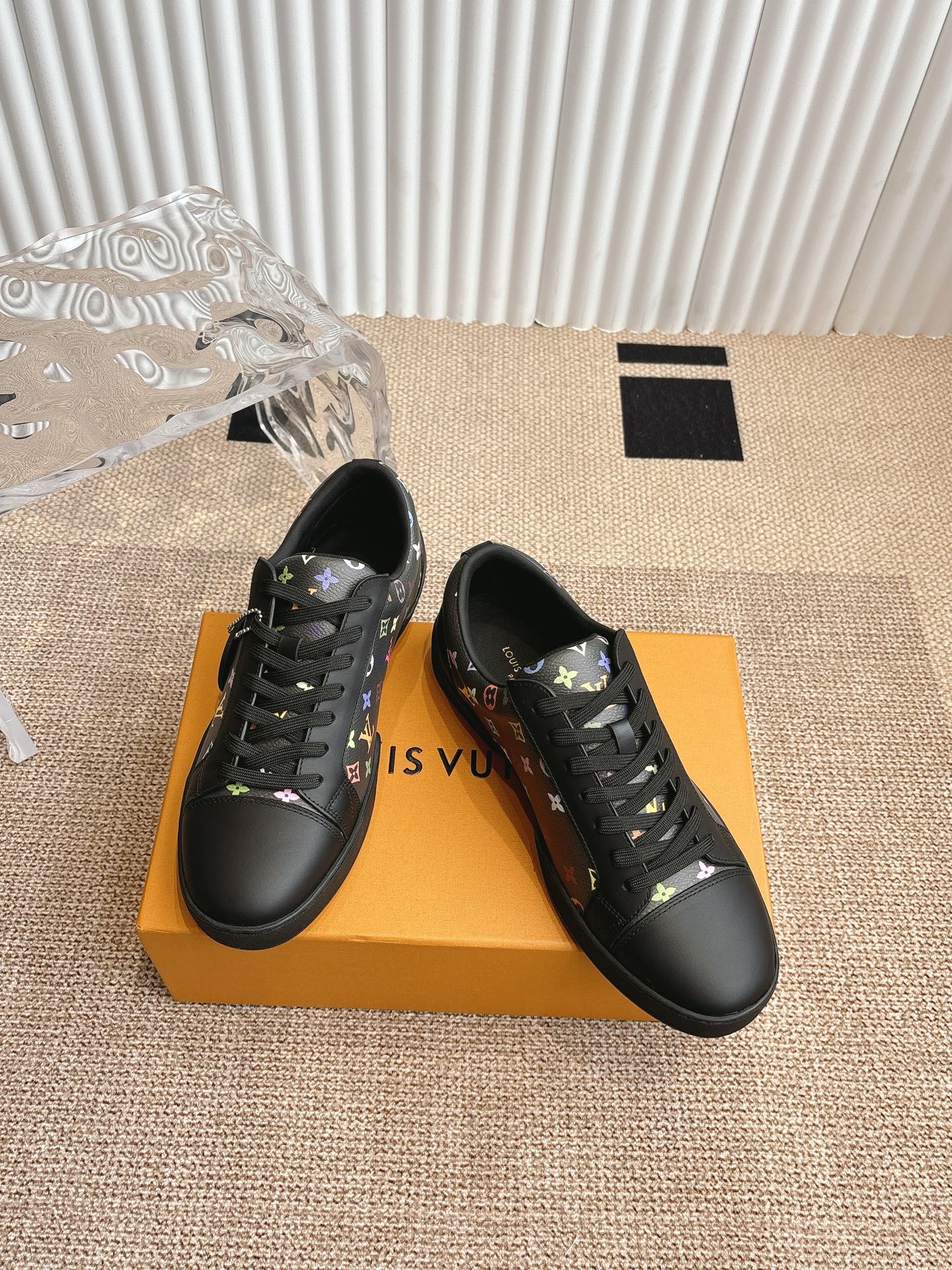 Louis Vuitton Menâ€™s Black Leather Sneakers with Monogram Pattern