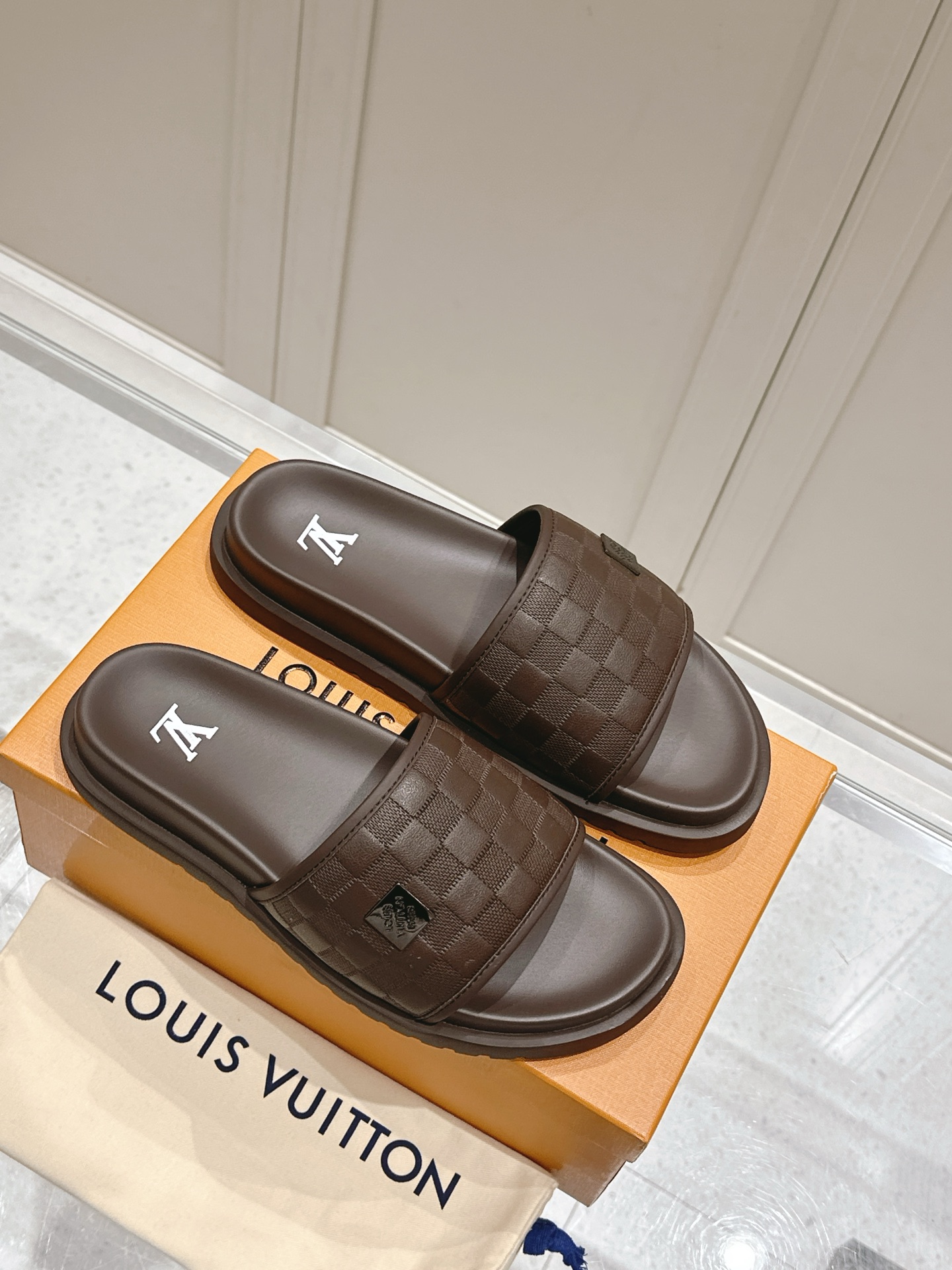 Louis Vuitton Menâ€™s Brown Slide Sandals Damier Pattern Rubber Sole Slip On