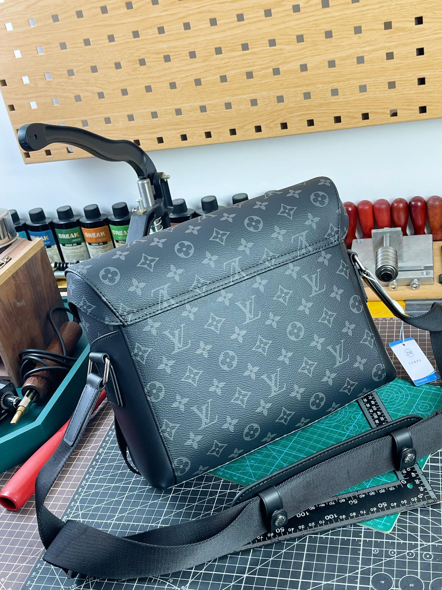 LOUIS VUITTON MESSENGER VOYAGE SHOULDER BAG M40511 MONOGRAM ECLIPSE UNISEX