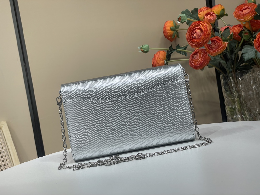 LOUIS VUITTON Metallic Grained Calfskin Louise Clutch