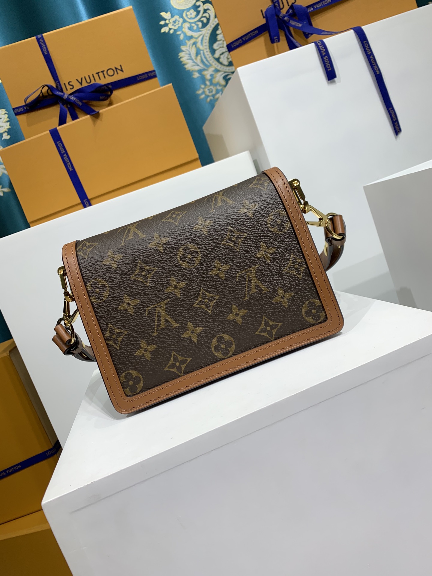 Louis Vuitton Mini Dauphine Shoulder Bag 128580541