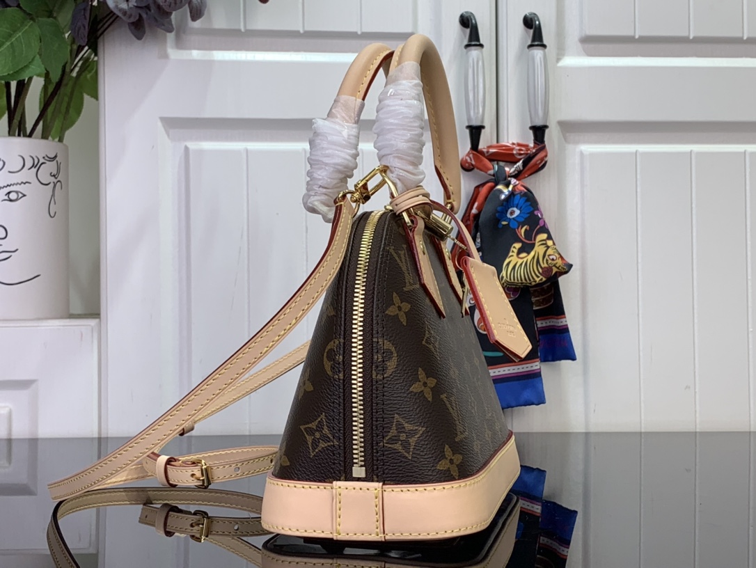 LOUIS VUITTON Monogram Alma BB 638812