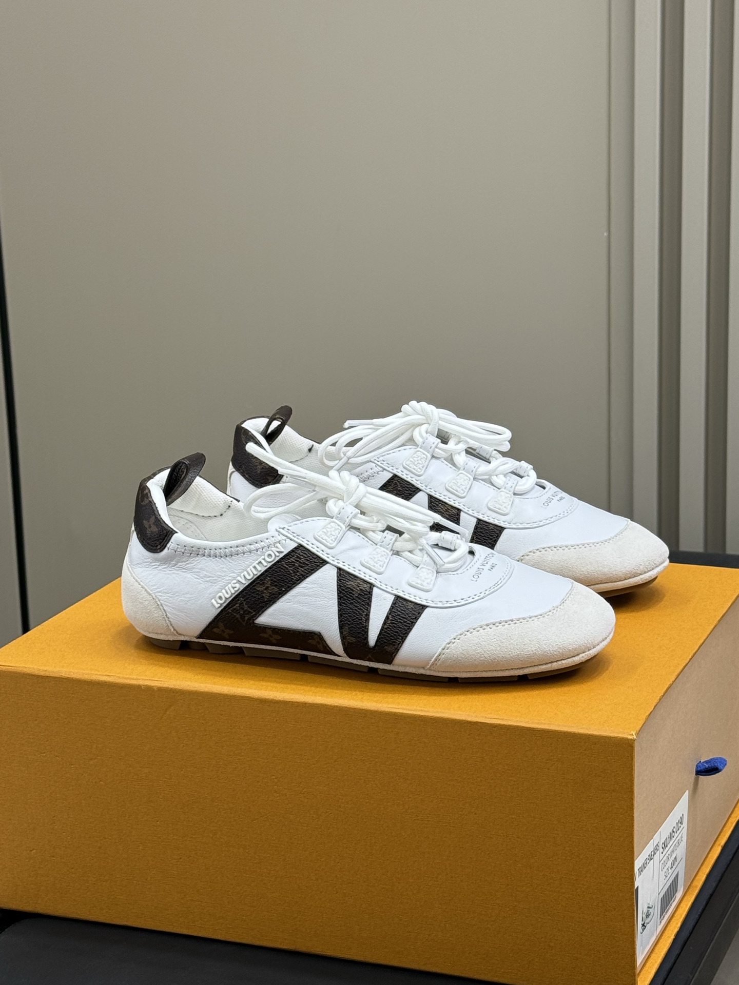 louis White Leather Monogram Sneakers - Louis Vuitton White Leather