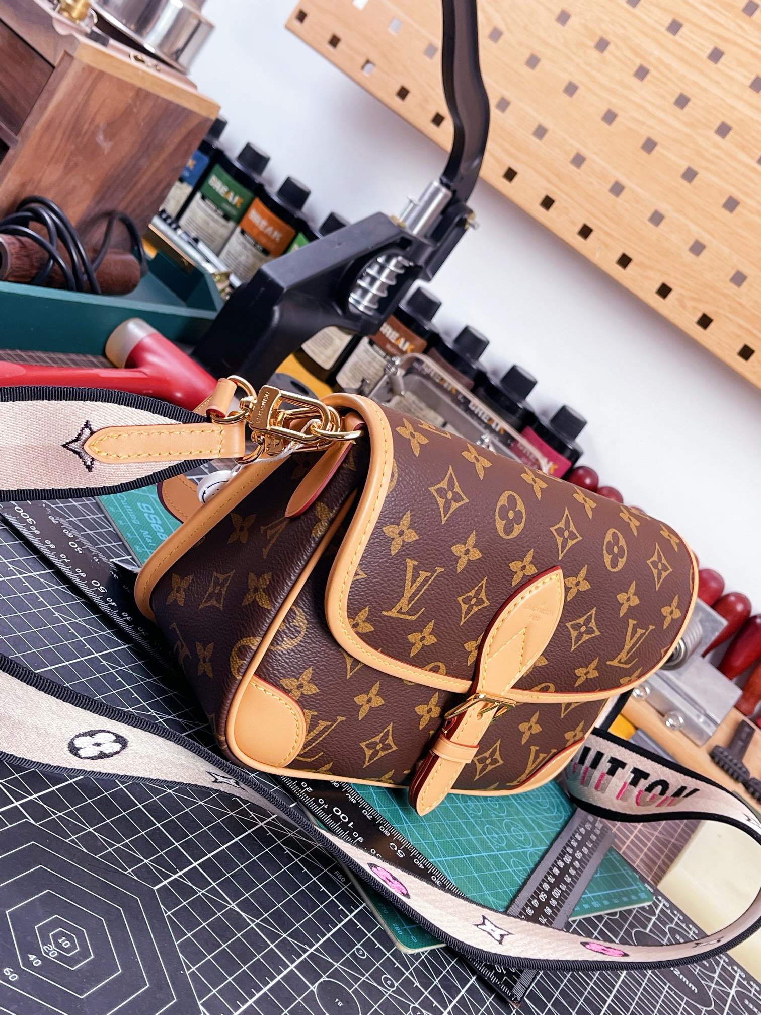 Louis Vuitton Monogram Diane Nm Pm M46049 Canvas Tanned Leather Fuchsia Gold Met