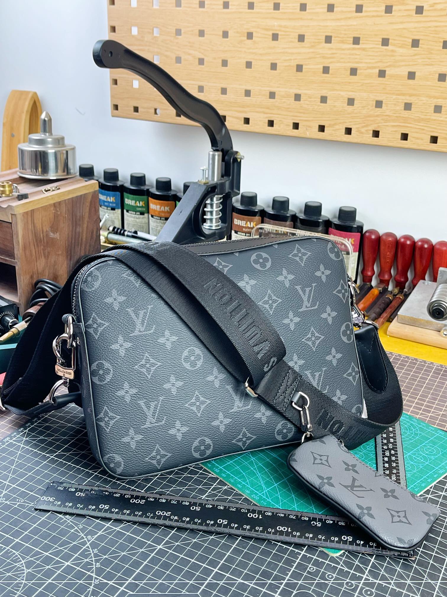 LOUIS VUITTON Monogram Eclipse reverse Trio Messenger M69443 Should.