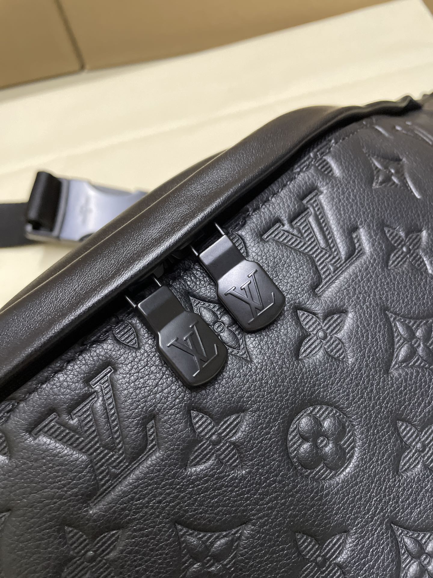 LOUIS VUITTON Monogram shadow Discovery BumBag PM