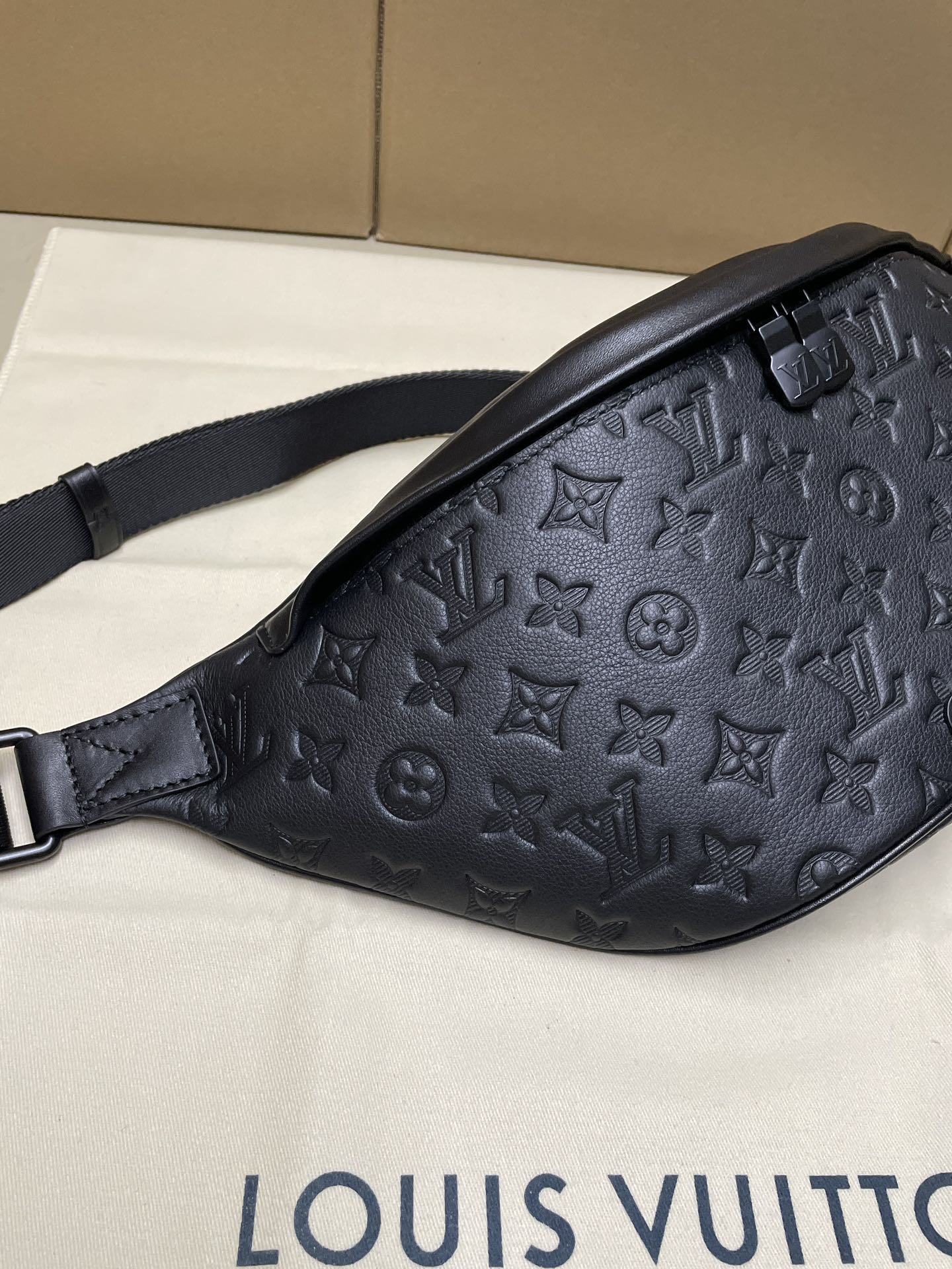 LOUIS VUITTON Monogram shadow Discovery BumBag PM