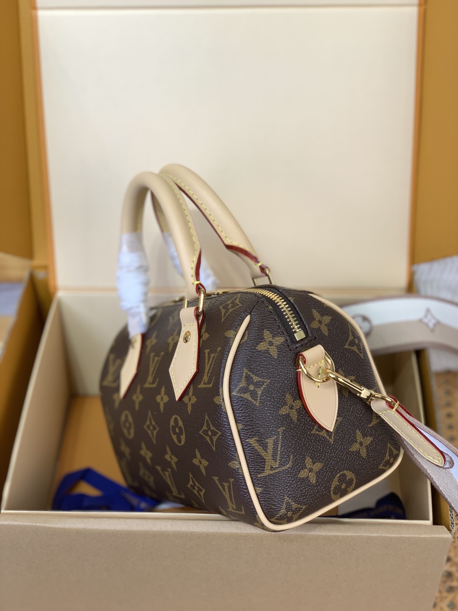 LOUIS VUITTON Monogram Speedy Bandouliere 20 Black