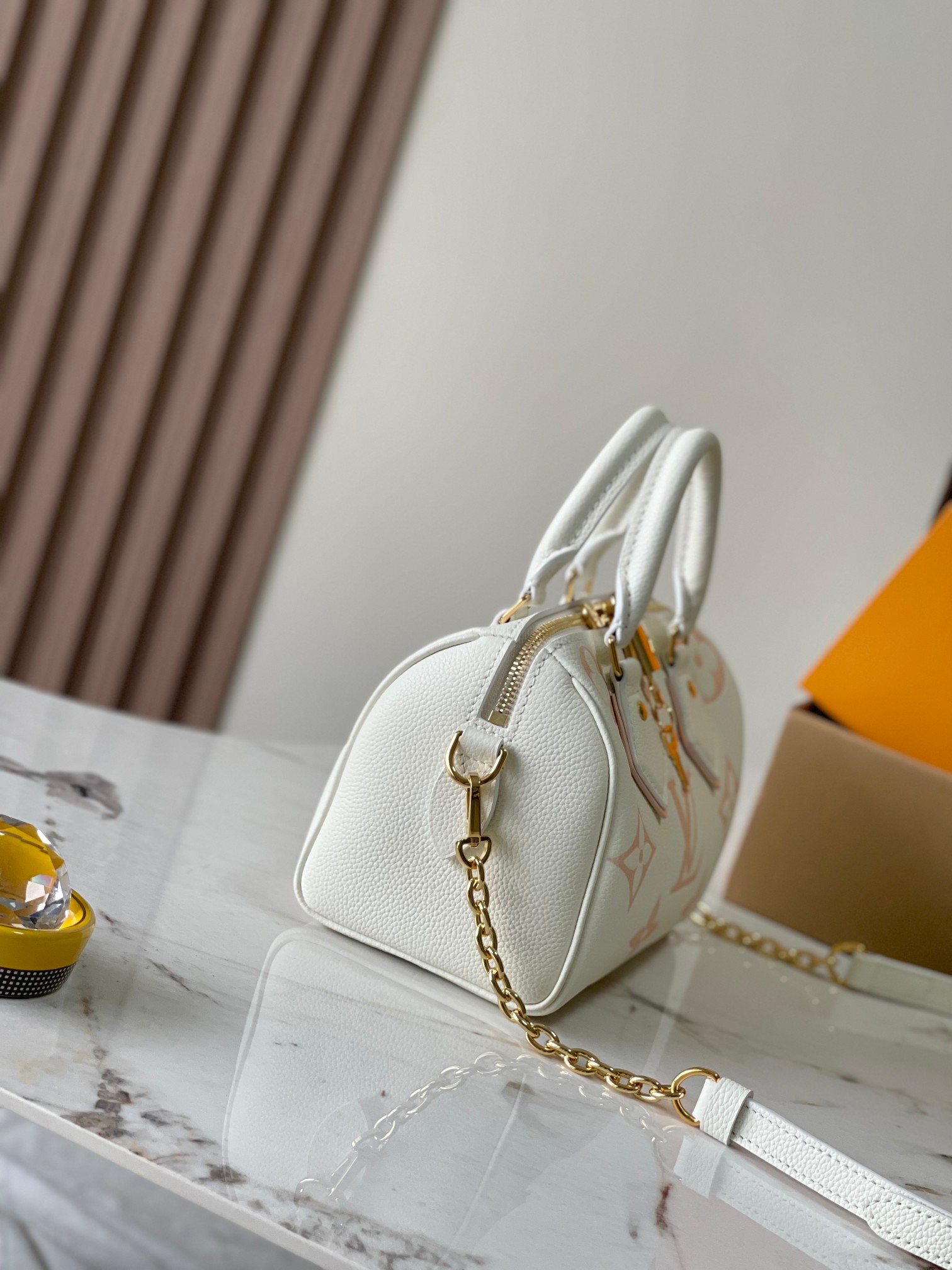 Louis Vuitton Monogram Speedy Bandouliere 20 - White Handle