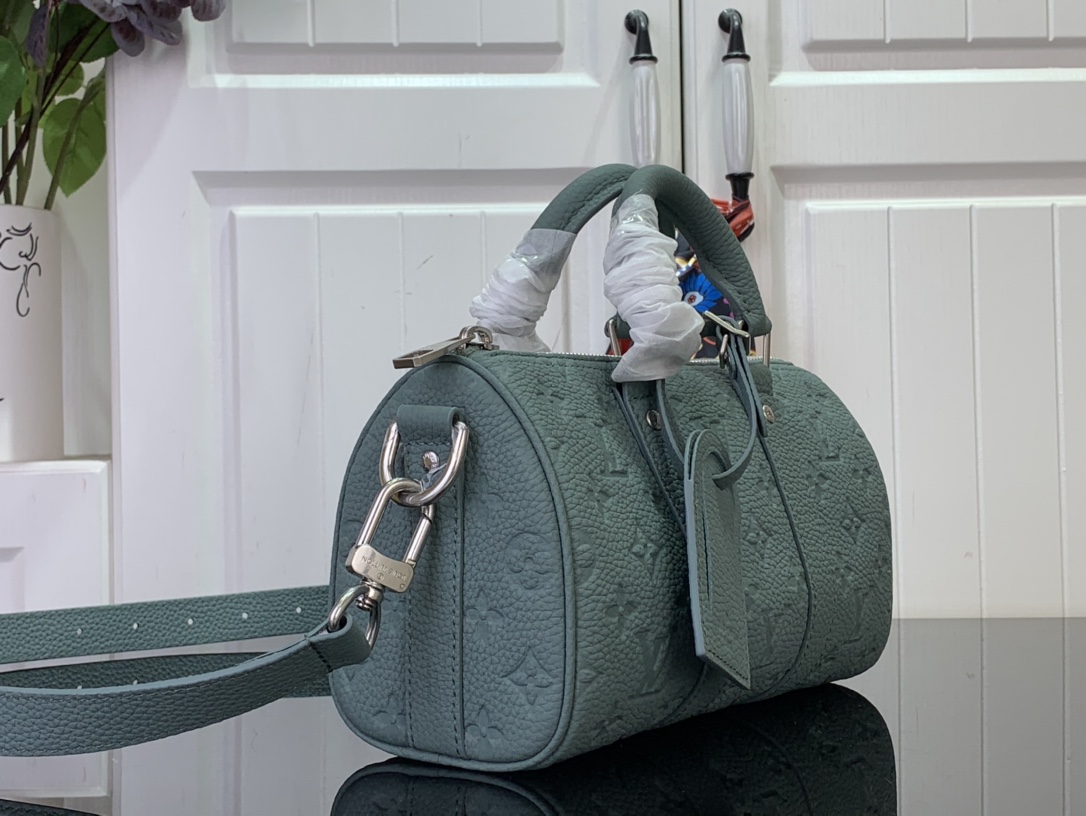 LOUIS VUITTON Monogram Taurillon Keepall Bandouliere 25 Water Green 1660702