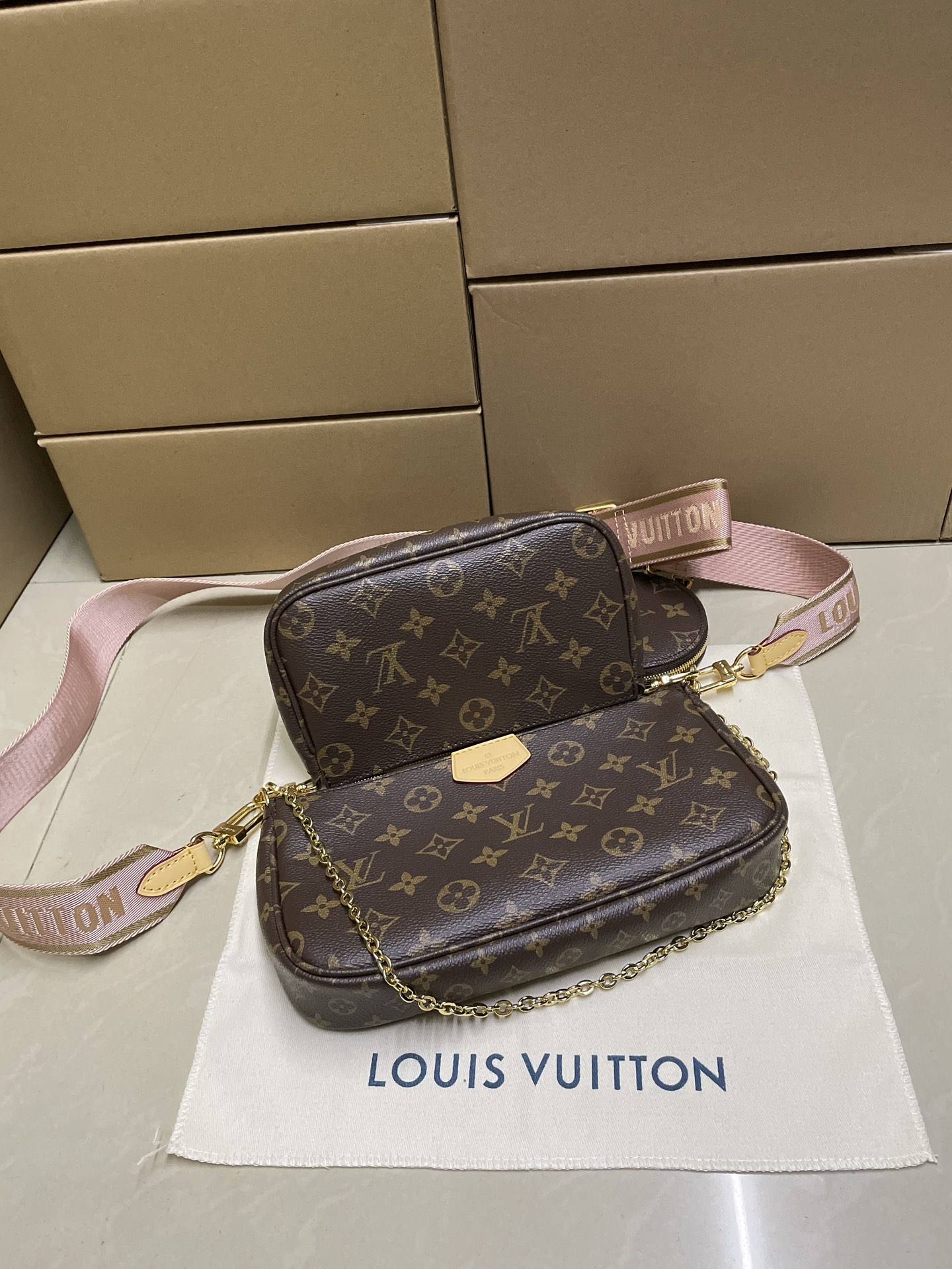 Louis Vuitton Multi Pochette Accessoires Monogram Pink Clutch Crossbody