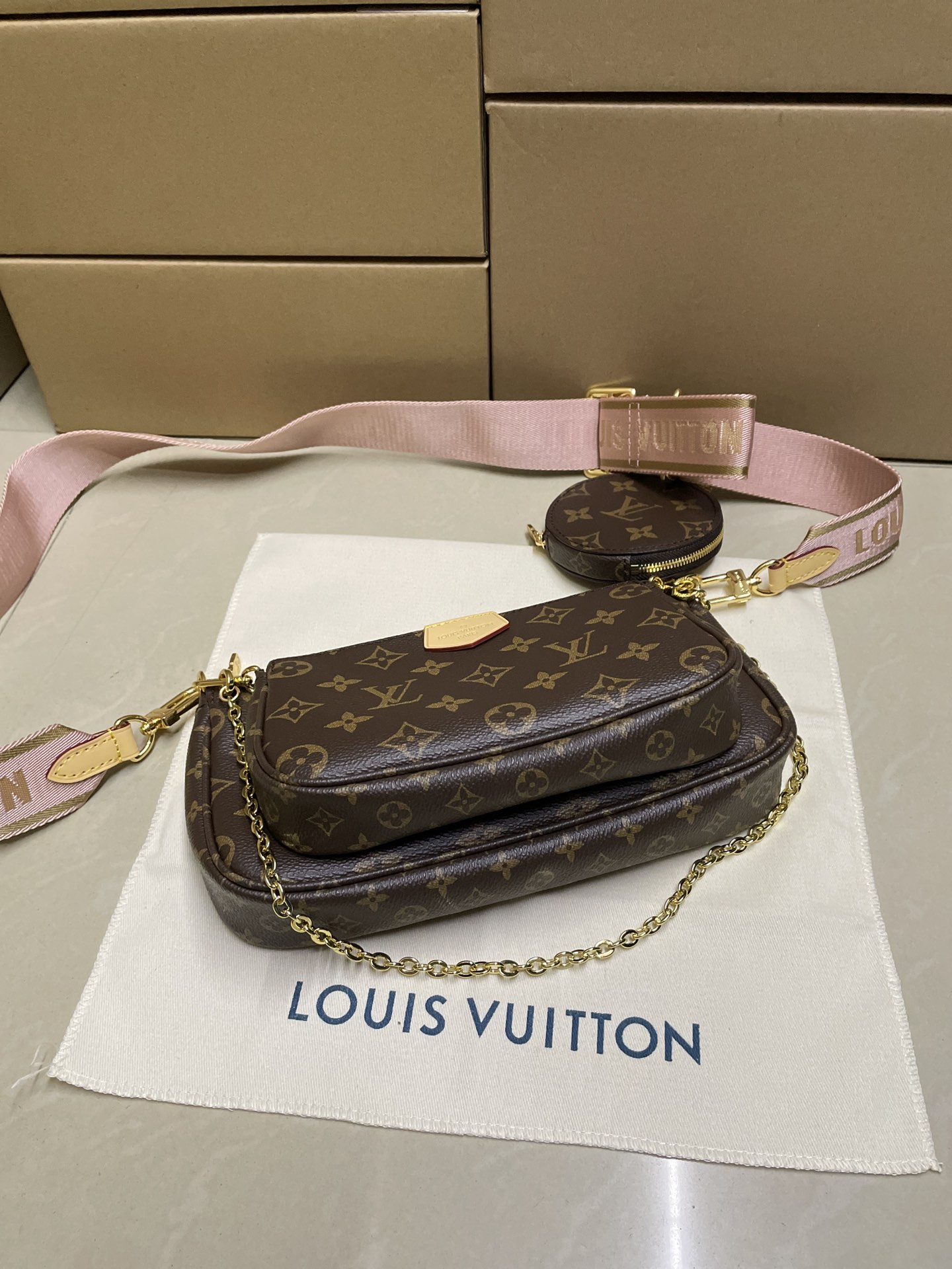 Louis Vuitton Multi Pochette Accessoires Monogram Pink Clutch Crossbody