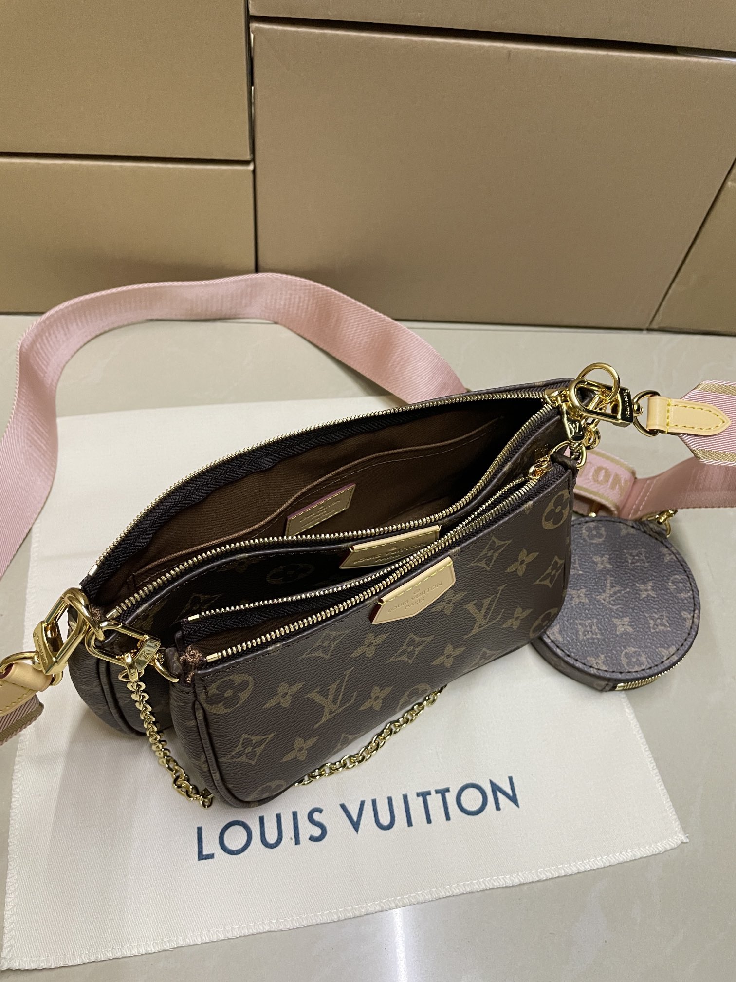 Louis Vuitton Multi Pochette Accessoires Monogram Pink Clutch Crossbody
