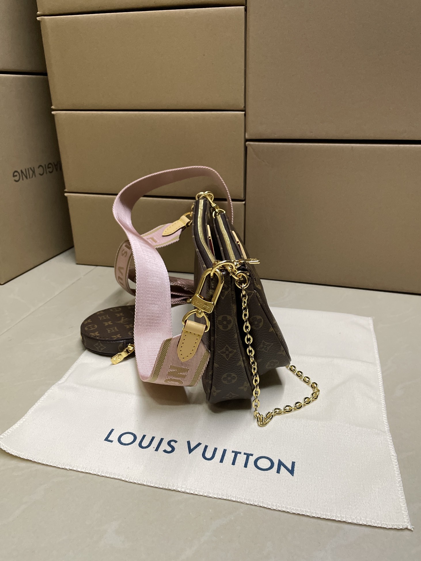 Louis Vuitton Multi Pochette Accessoires Monogram Pink Clutch Crossbody