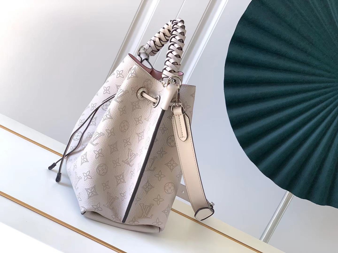 Louis Vuitton Muria Beige Mahina Leather size 25