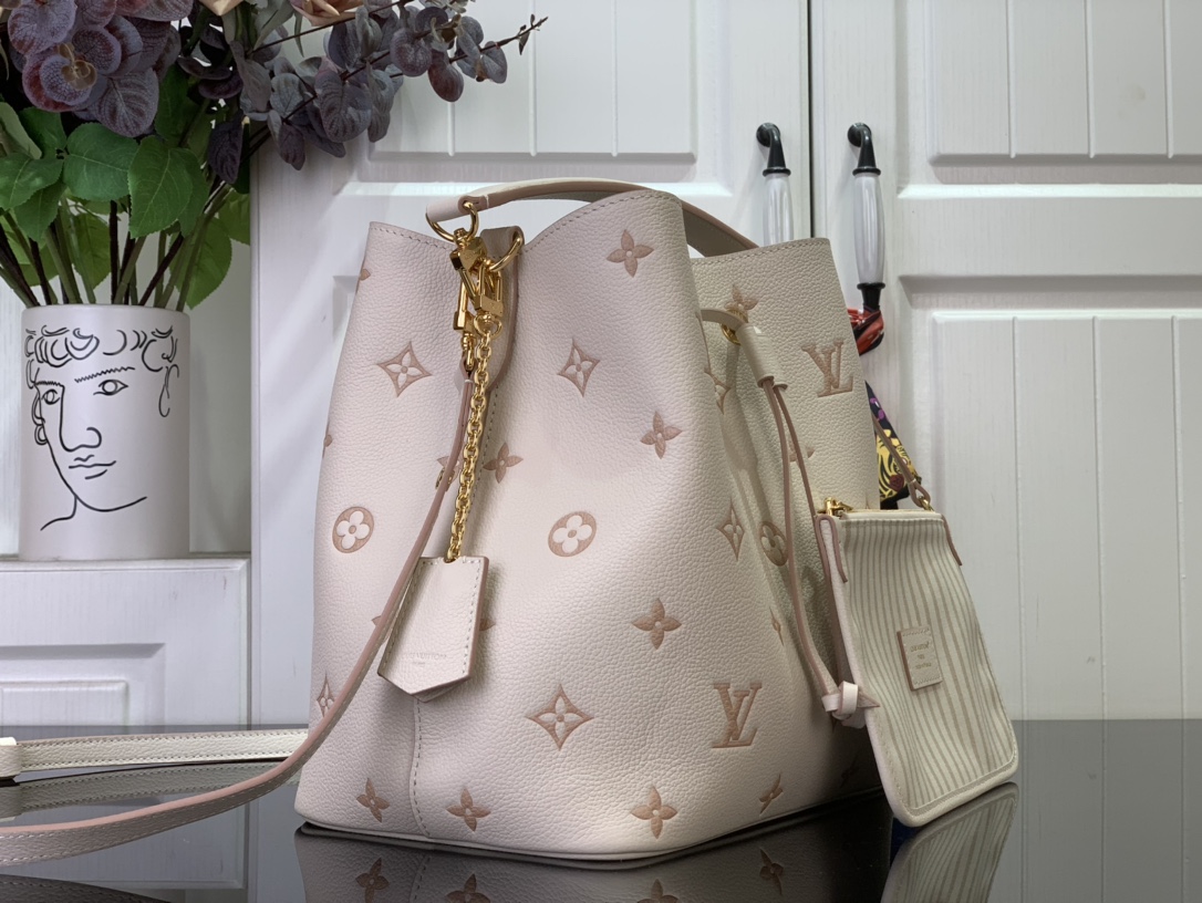 Louis Vuitton NéoNoé MM Monogram Empreinte Leather - Bags and