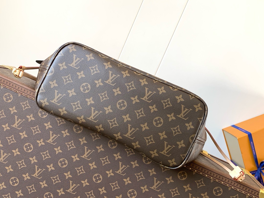 Louis Vuitton Neverfull MM Monogram Canvas