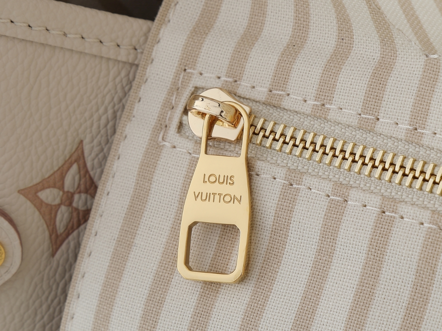 LOUIS VUITTON Neverfull MM Monogram Empreinte Bag White