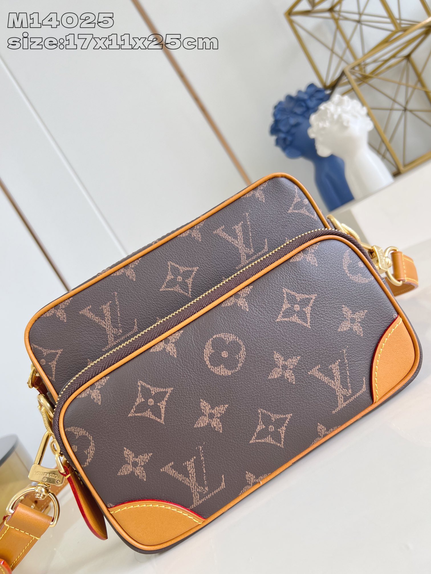 Louis Vuitton Nil Autres Cuirs Monogram - Bags and Small Leather Goods