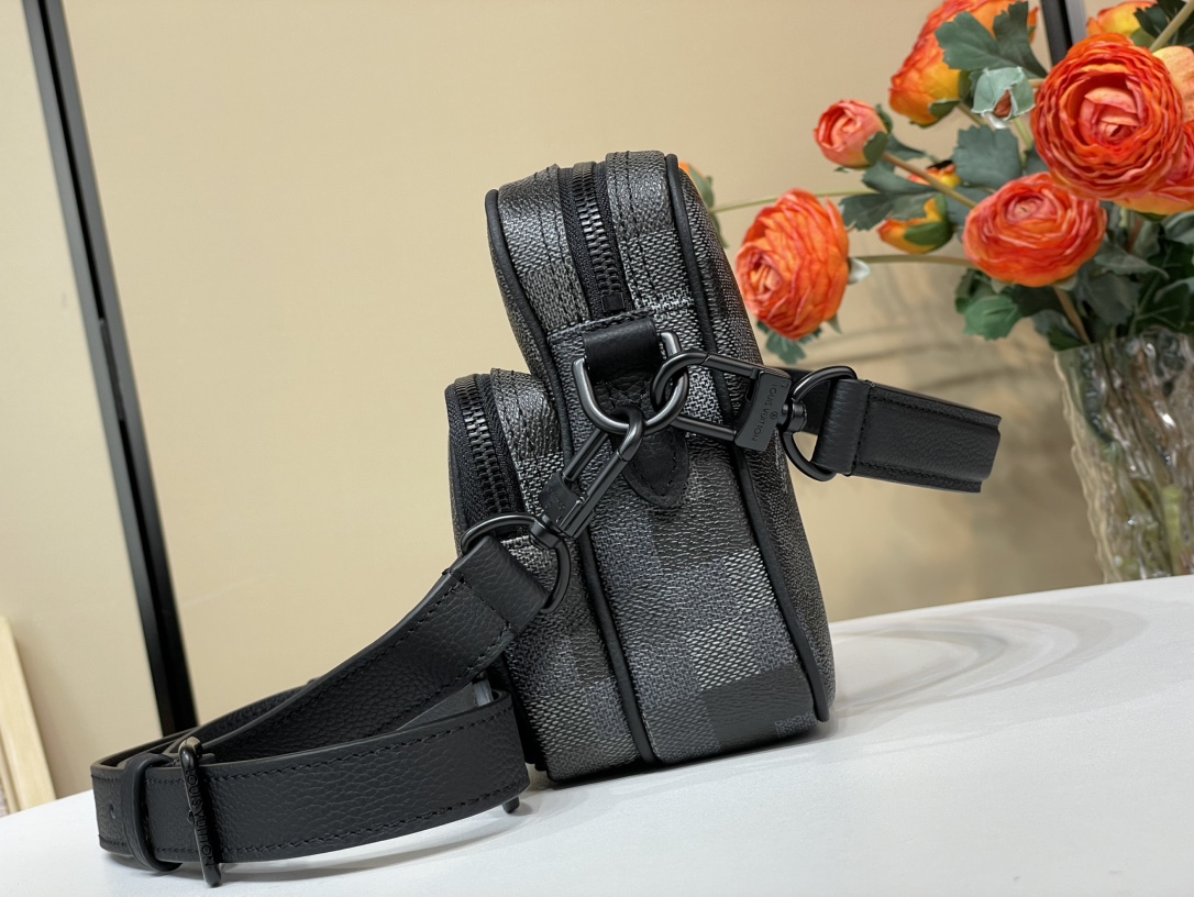 Louis Vuitton Nil Messenger D16 - Bags and Small Leather Goods - Women's