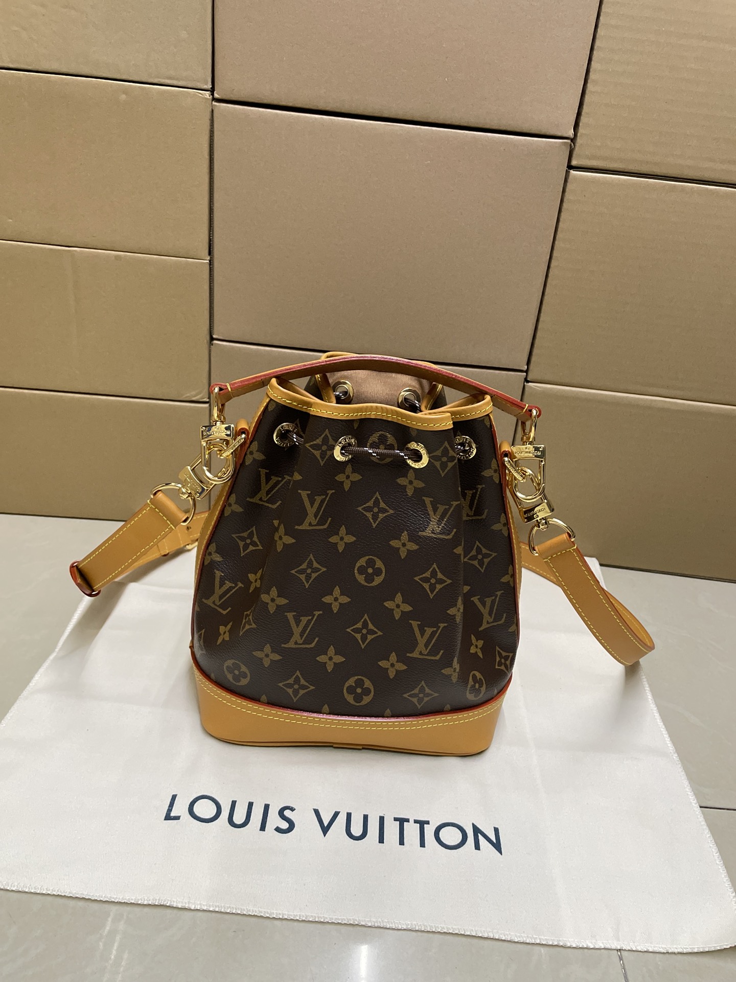 LOUIS VUITTON Noé Cargo Bag G69 Brown