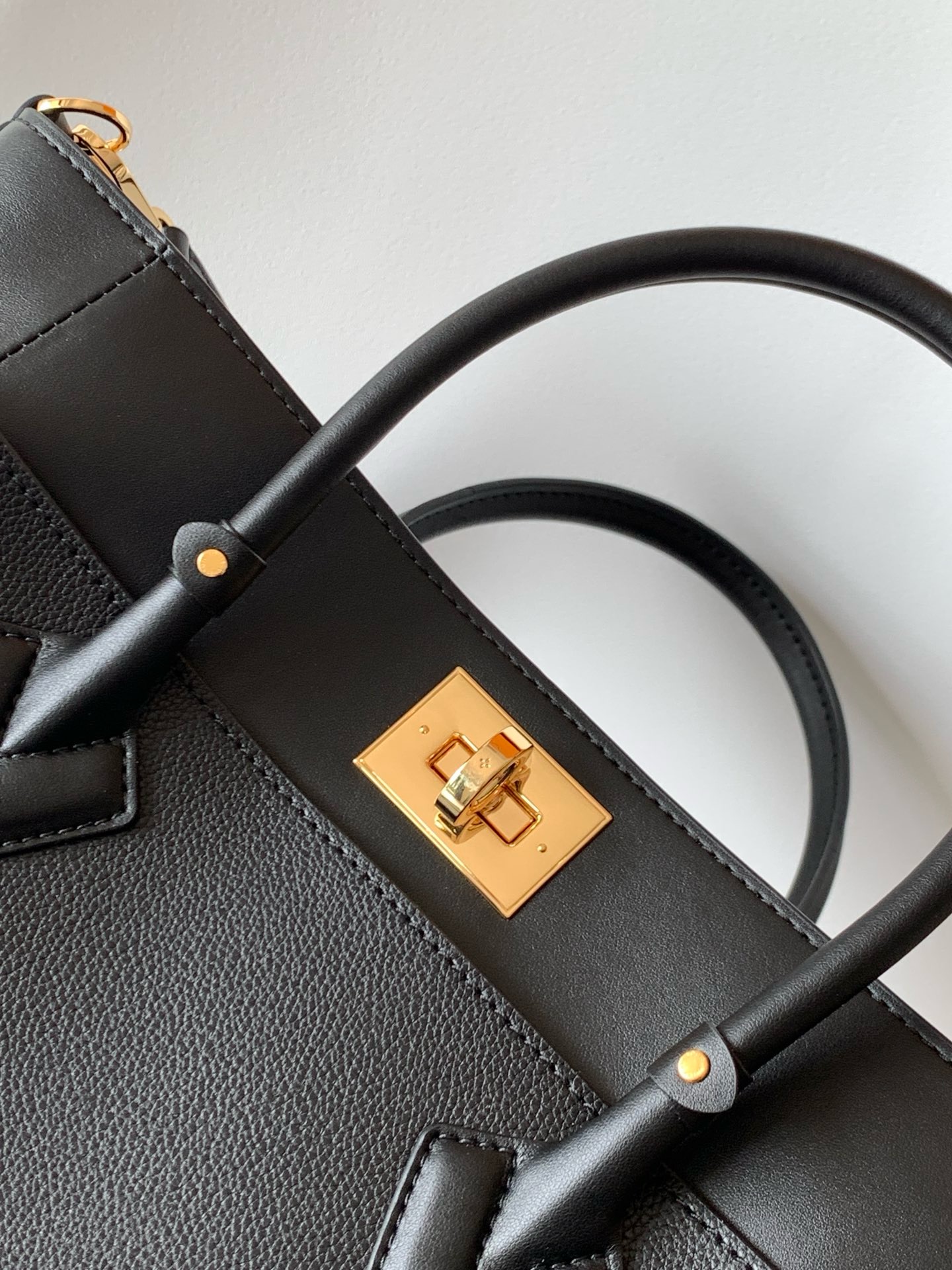 Louis Vuitton On My Side MM Black