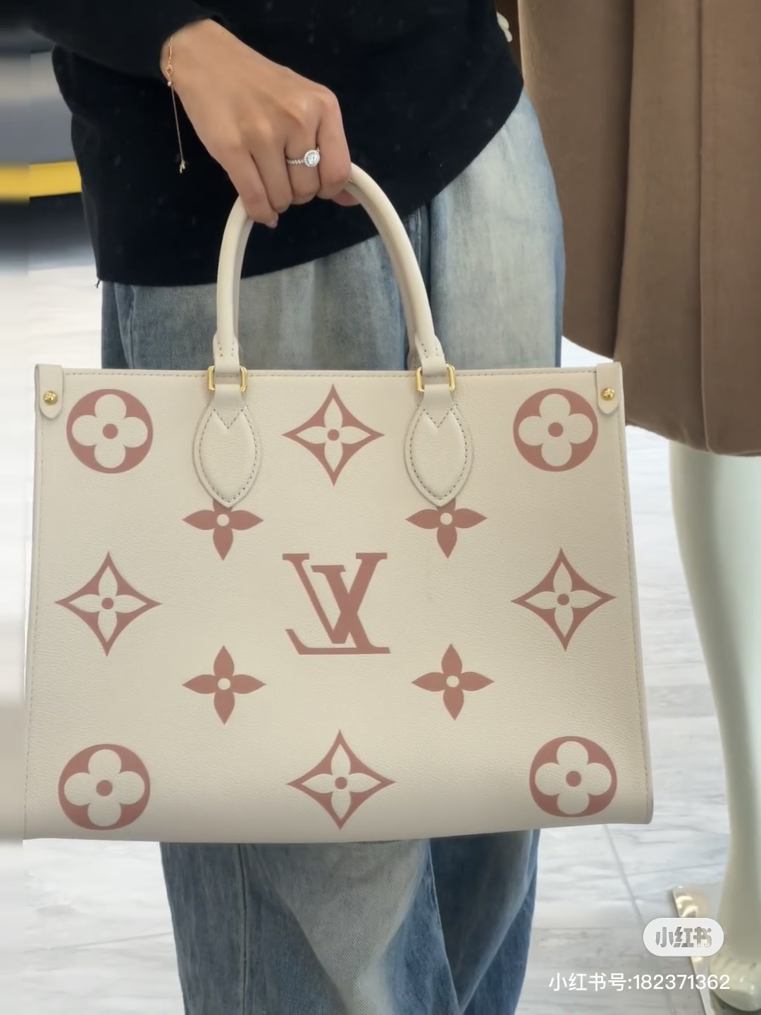 Louis Vuitton OnTheGo MM Bag Leather Bicolor Monogram Empreinte Gray