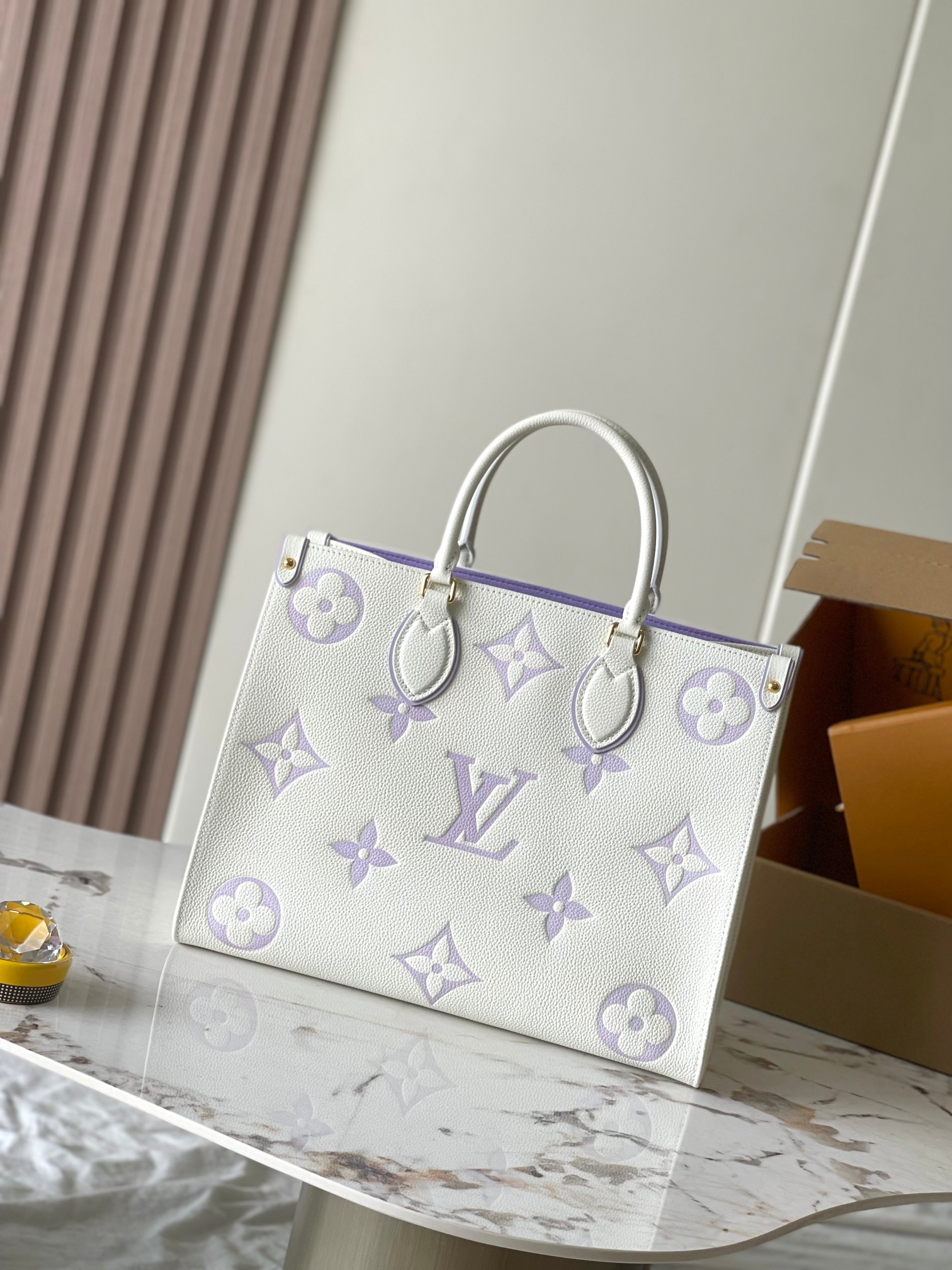 LOUIS VUITTON OnTheGo MM Latte Bubble Tea Bicolour