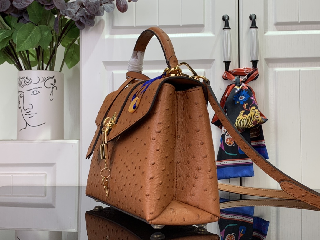 LOUIS VUITTON Ostrich Rose Des Vents PM Menthe Brown 1006876