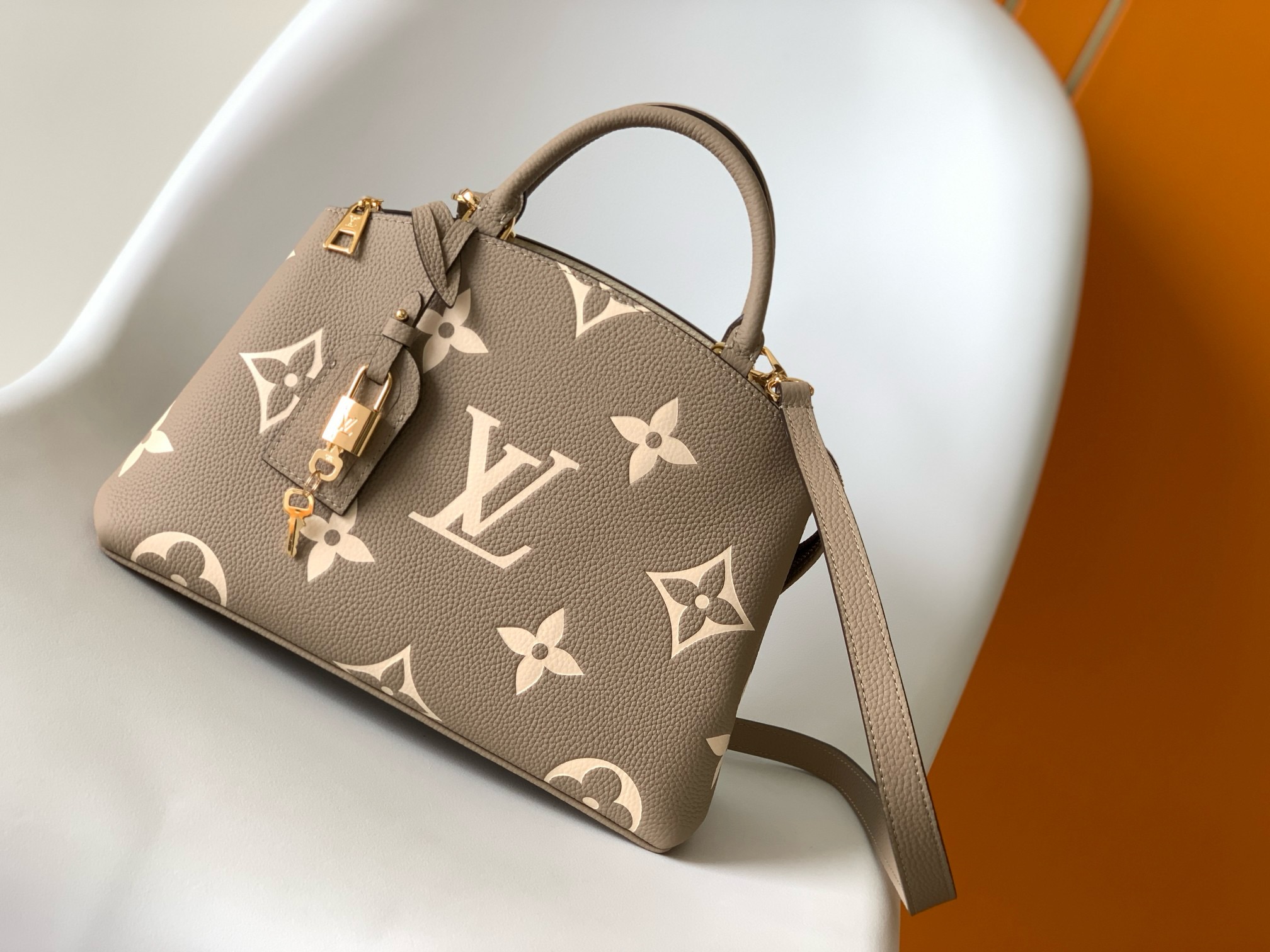 Louis Vuitton Petit Palais Bag ‘Tourterelle Crème’