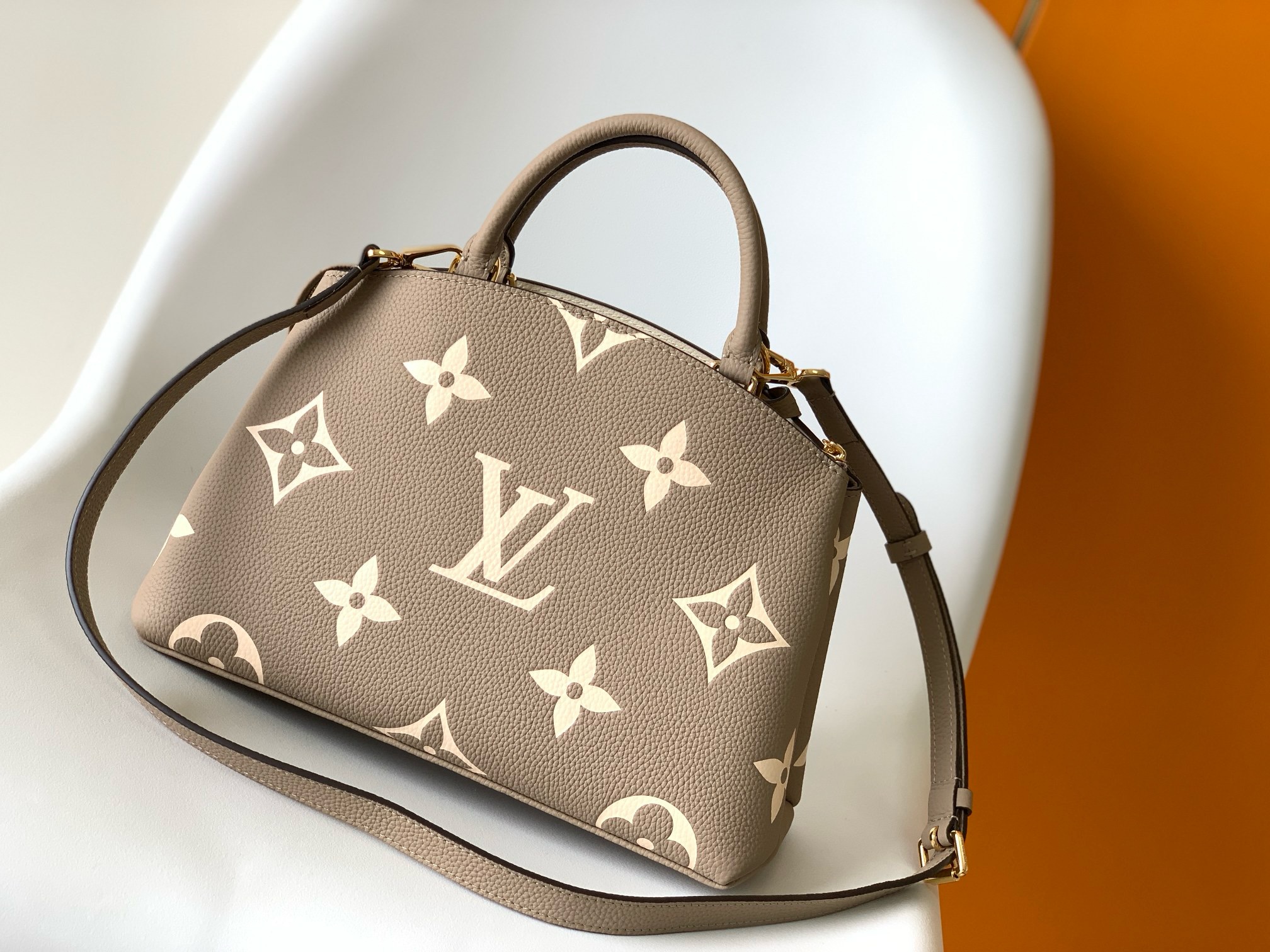 Louis Vuitton Petit Palais Bag ‘Tourterelle Crème’