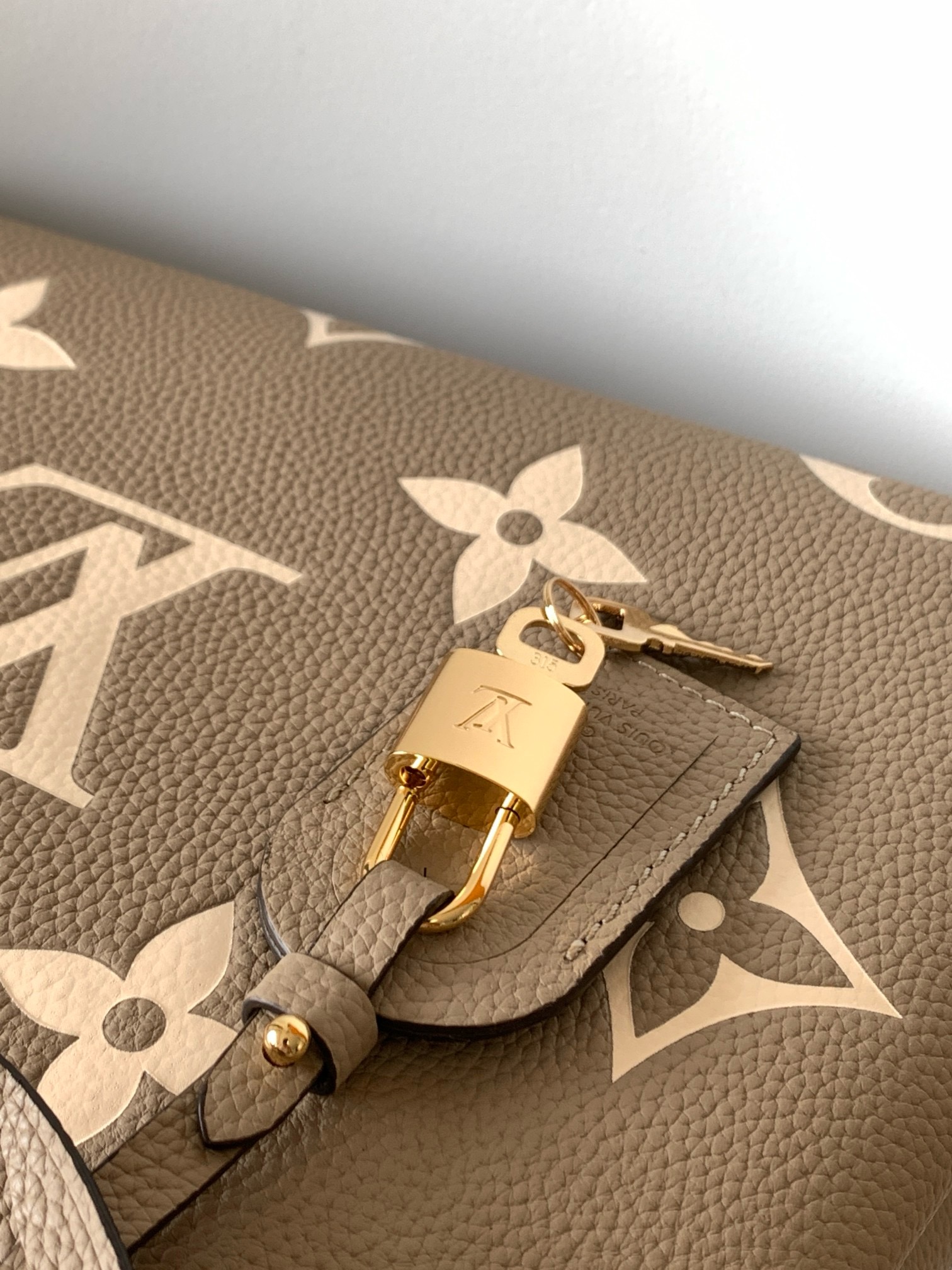 Louis Vuitton Petit Palais Bag ‘Tourterelle Crème’