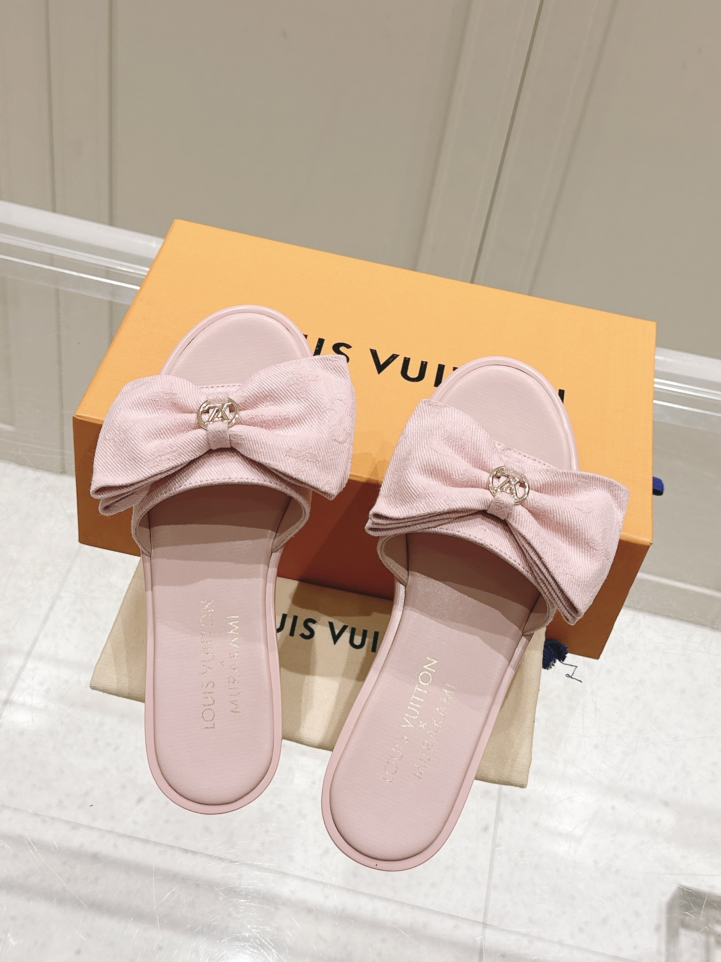 Louis Vuitton Pink Bow Slide Sandals Womenâ€™s â€“ Soft Leather Flat Slippers